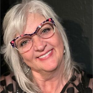 Meet your Posher, Angela